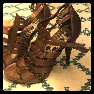 Gianni Bini Copper tone heel Size 8